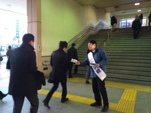 古賀てるき自らビラ配り